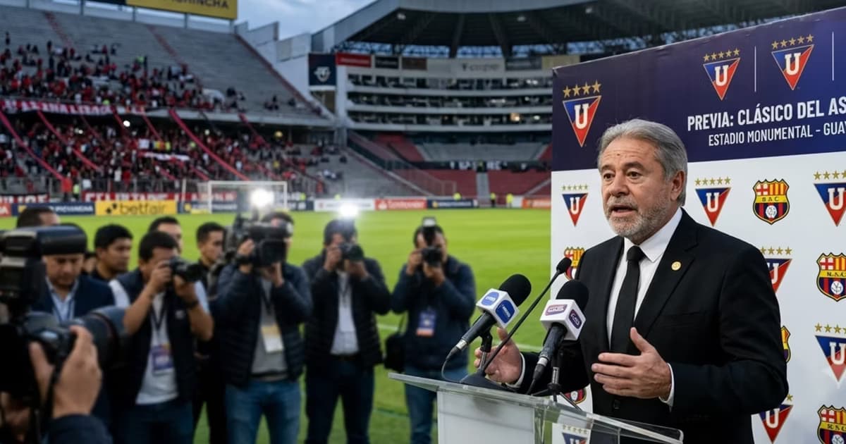 Isaac Álvarez hablando ante los medios