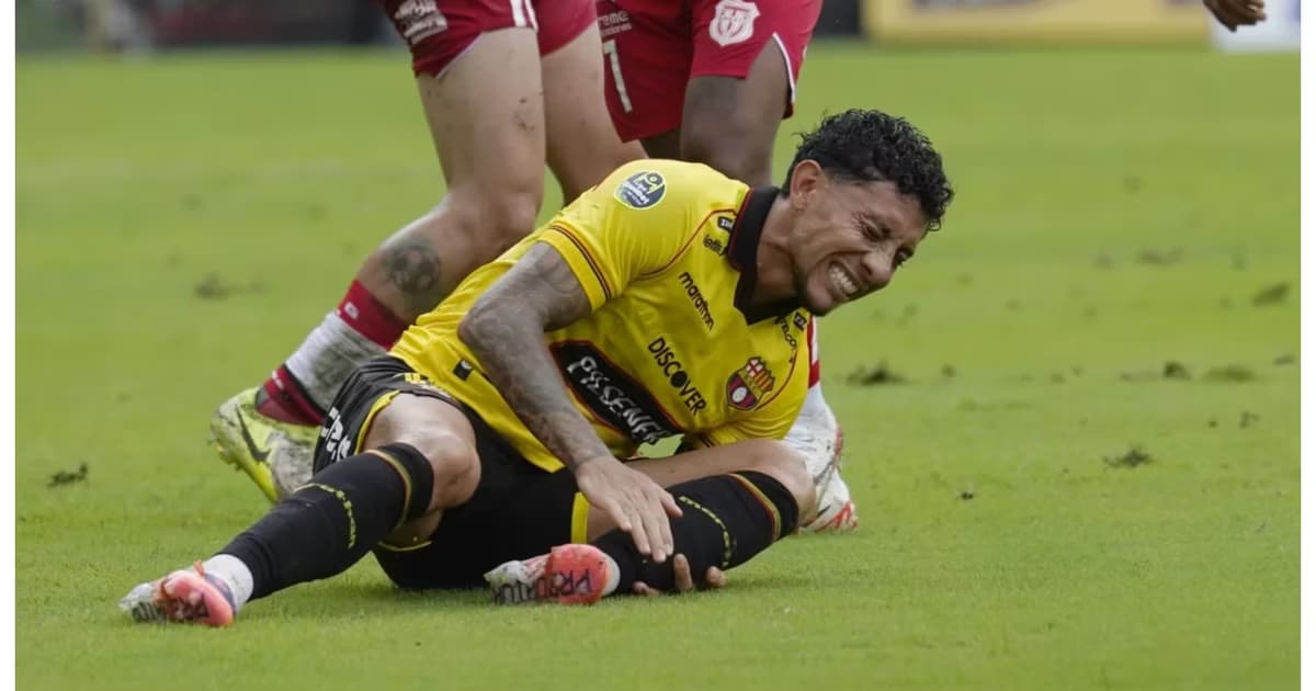 Joao Rojas sufriendo una lesión