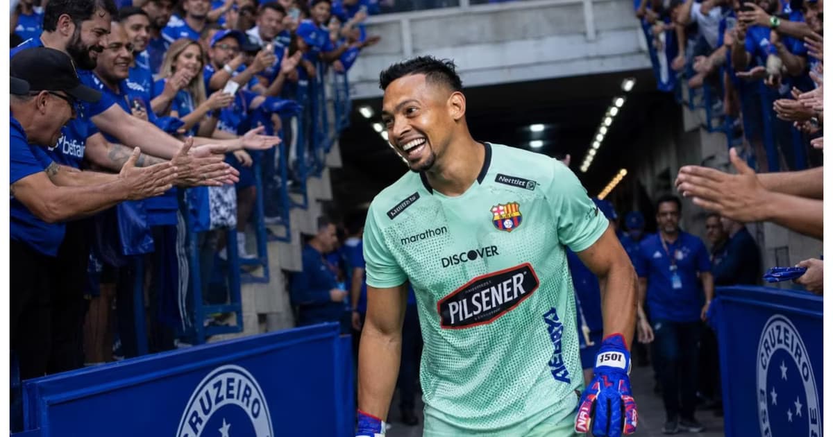 José Contreras entre la hinchada de Cruzeiro