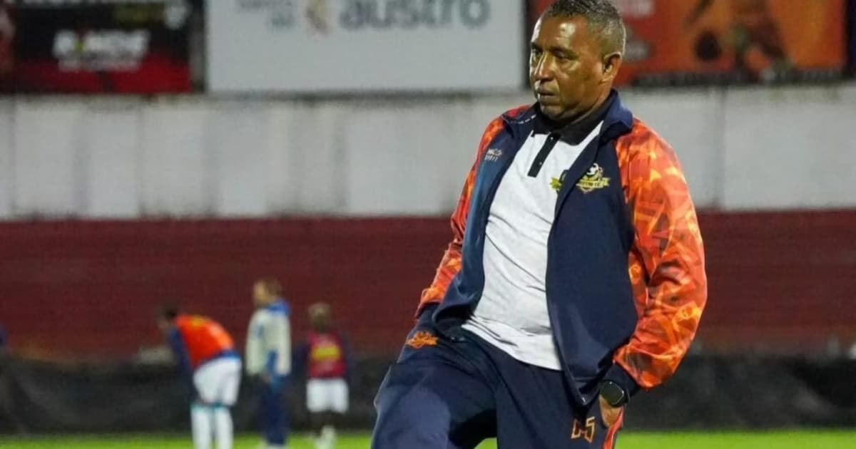 Pechón León dirigiendo a Libertad