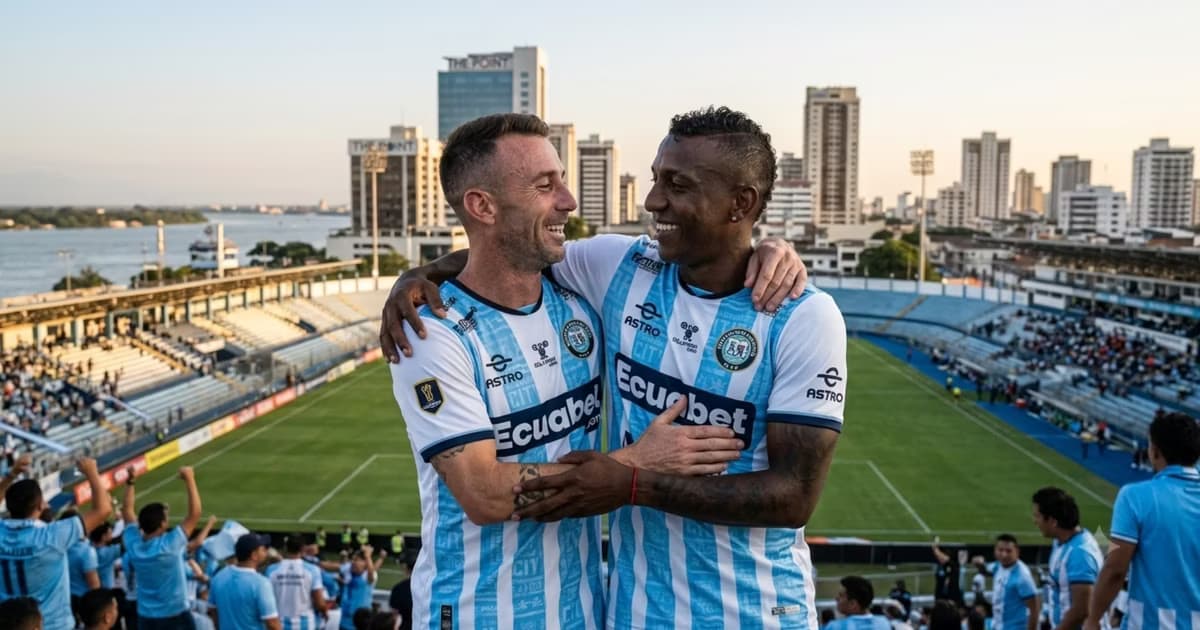 Kitu Díaz y Miller Bolaños abrazados con Guayaquil City