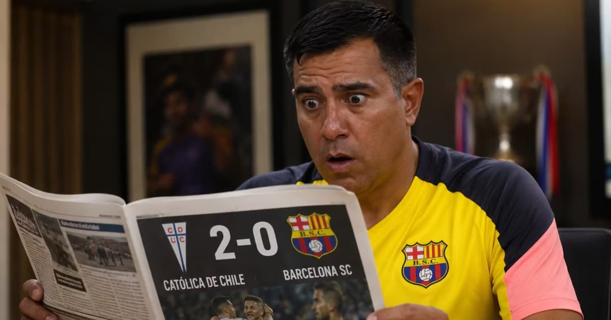 Cesar Farías leyendo a la prensa chilena