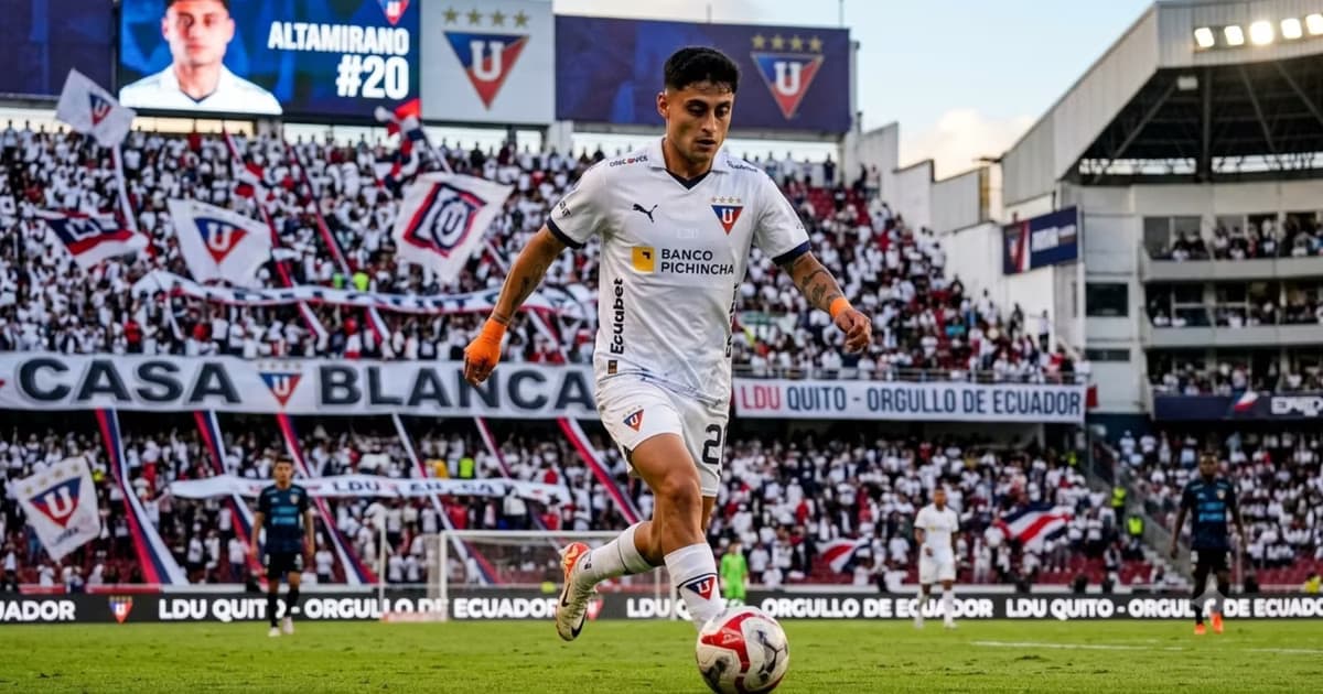 Javier Altamirano con la camiseta de LDU