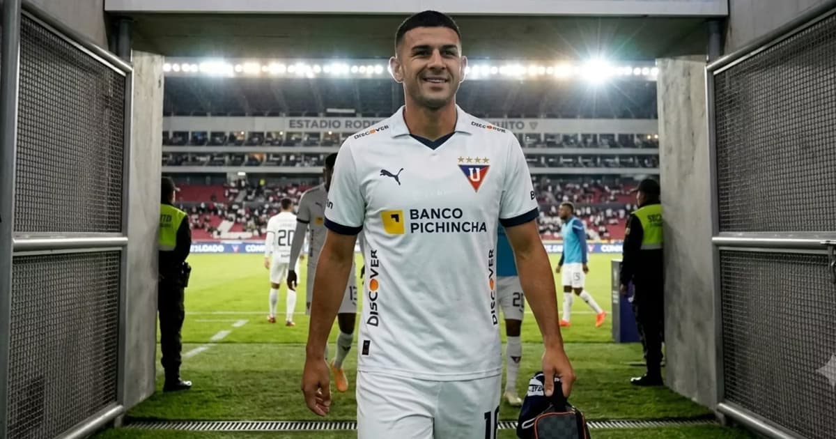 Giuliano Cerato con la camiseta de LDU
