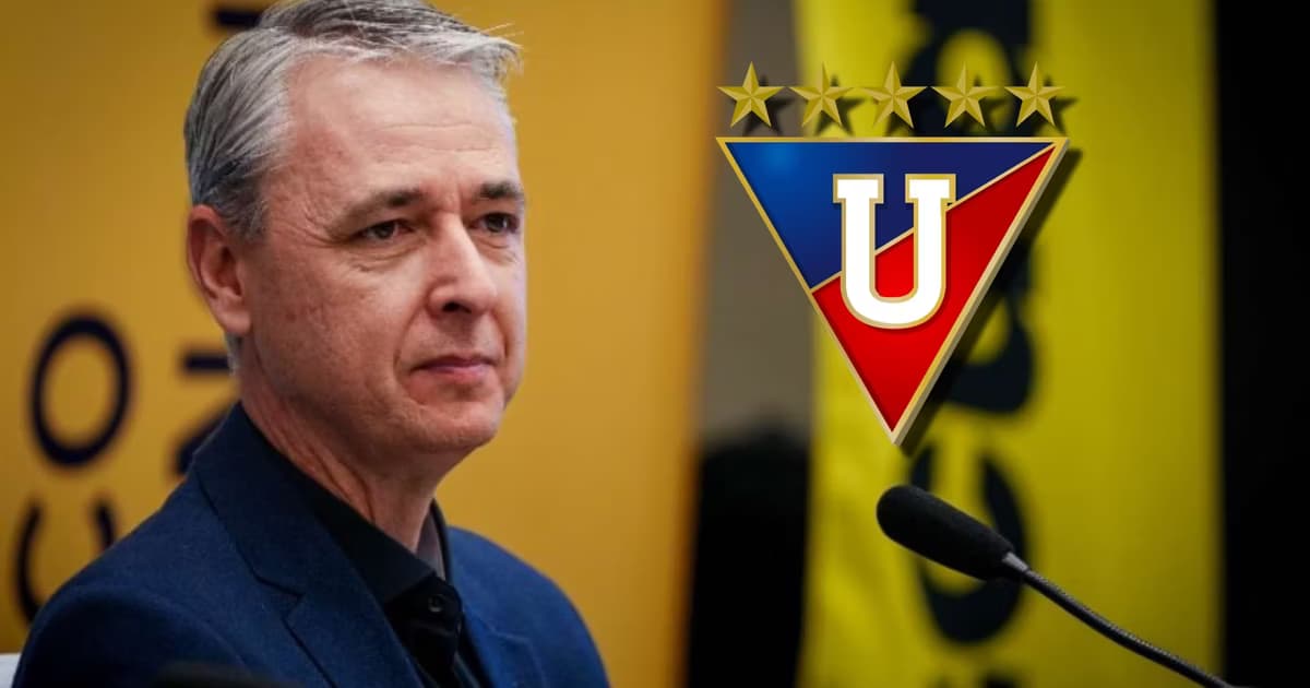 Tiago Nunes y el escudo de LDU