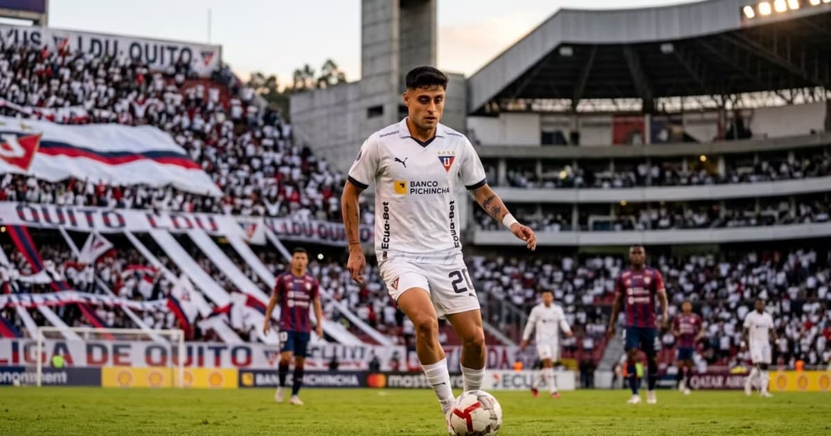 Javier Altamirano con la camiseta de LDU