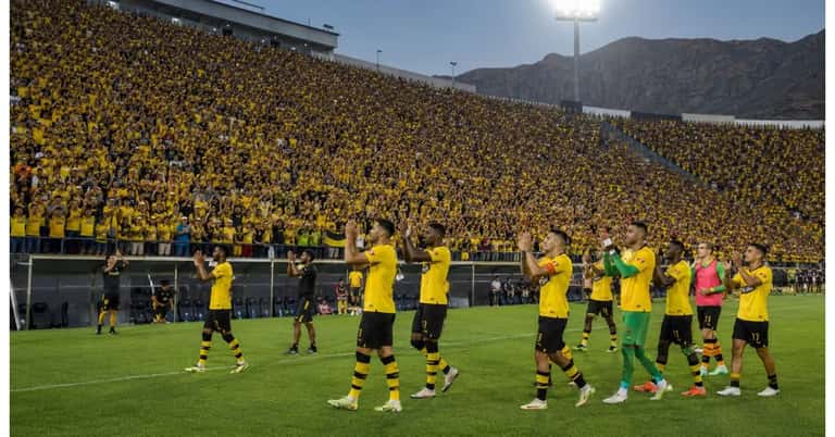 Los hinchas de Barcelona SC llenaron su bandeja para alentar al equipo ante Católica de Chile
