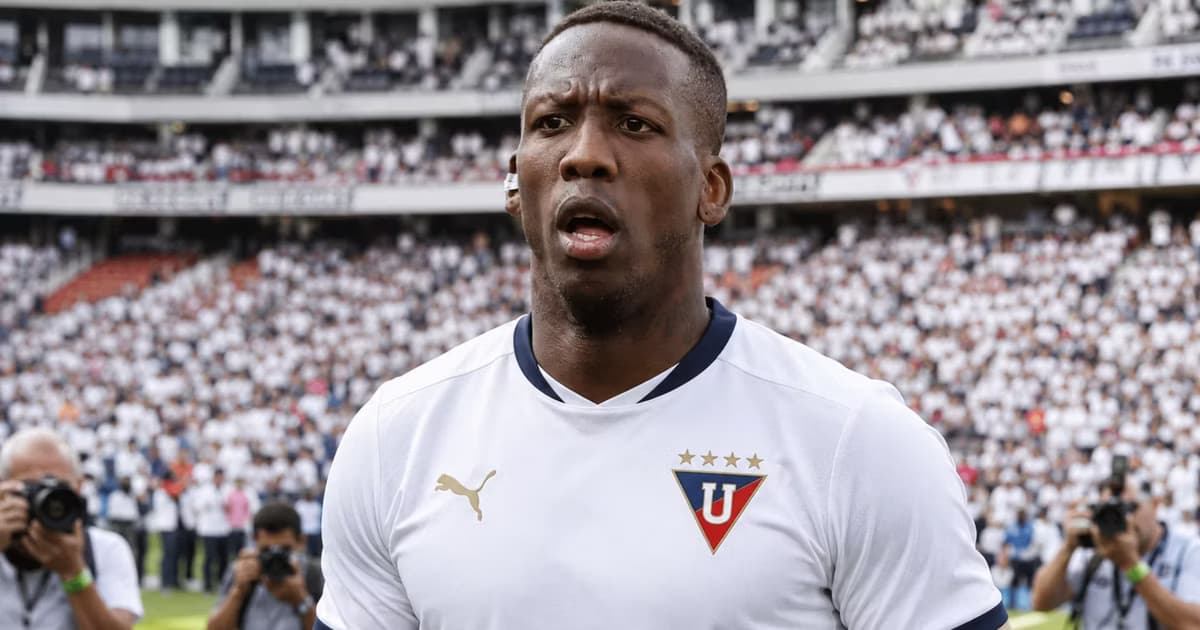 Luis Advíncula con Liga de Quito