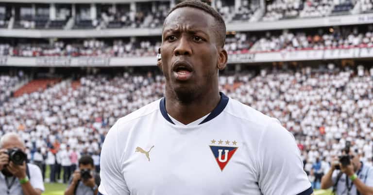 Luis Advíncula emerge como opción para LDU ante el alto costo de Junior Ayoví