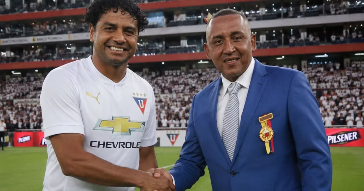 Franklin Salas o Pechón León dándose la mano