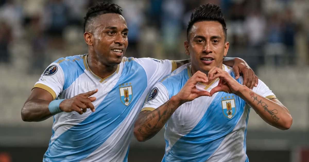 Cueva y Bolaños jugando juntos