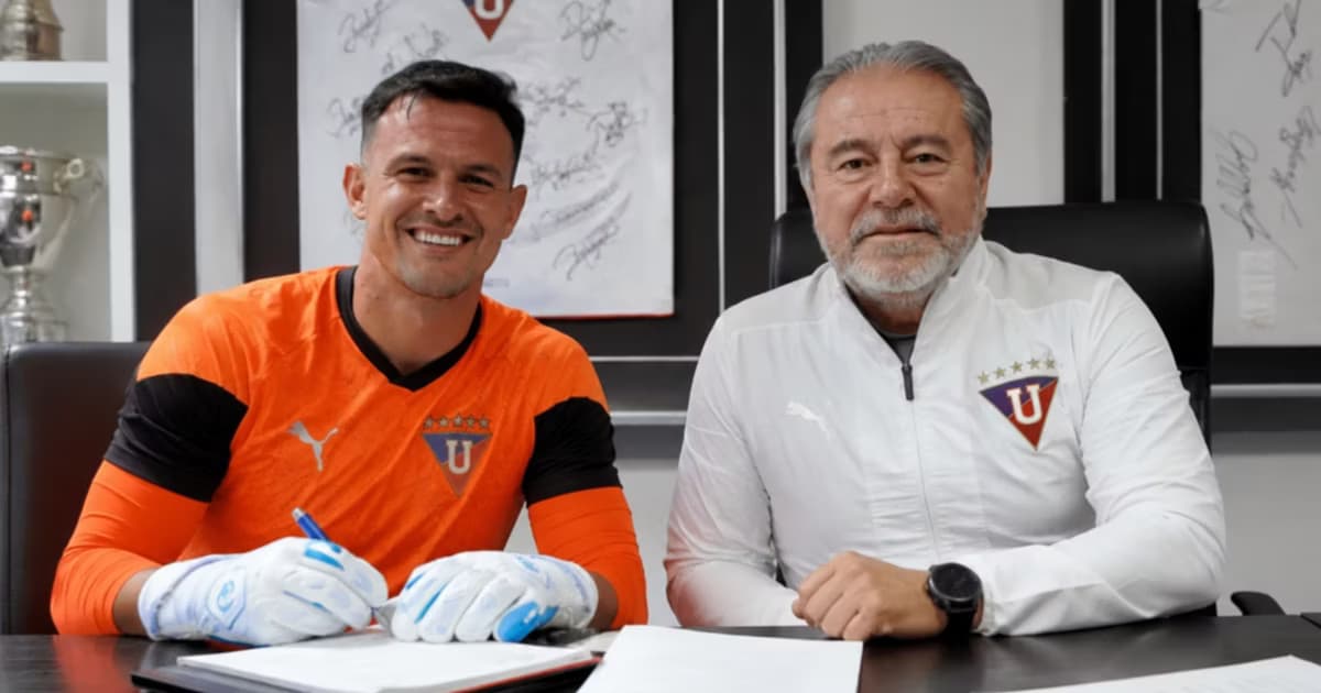 Gonzalo Valle e Isaac Alvarez en LDU