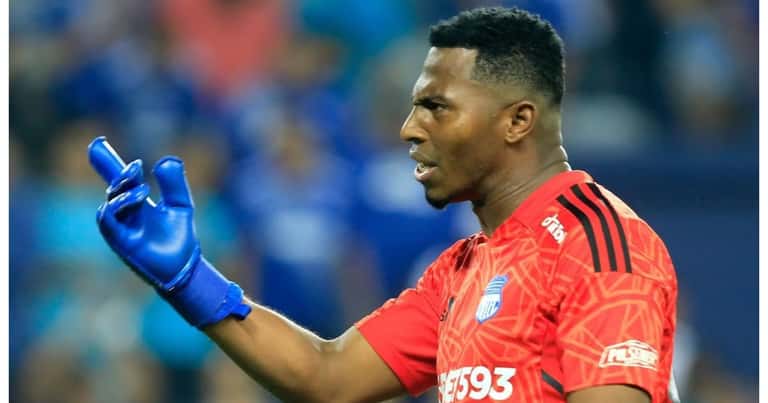 Pedro Ortiz fue asediado por los hinchas afuera del Capwell