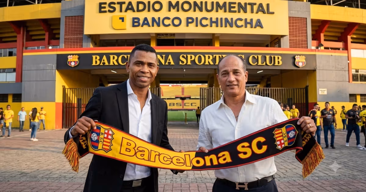 Iván Hurtado y Pepín Gavica con la bufanda de BSC