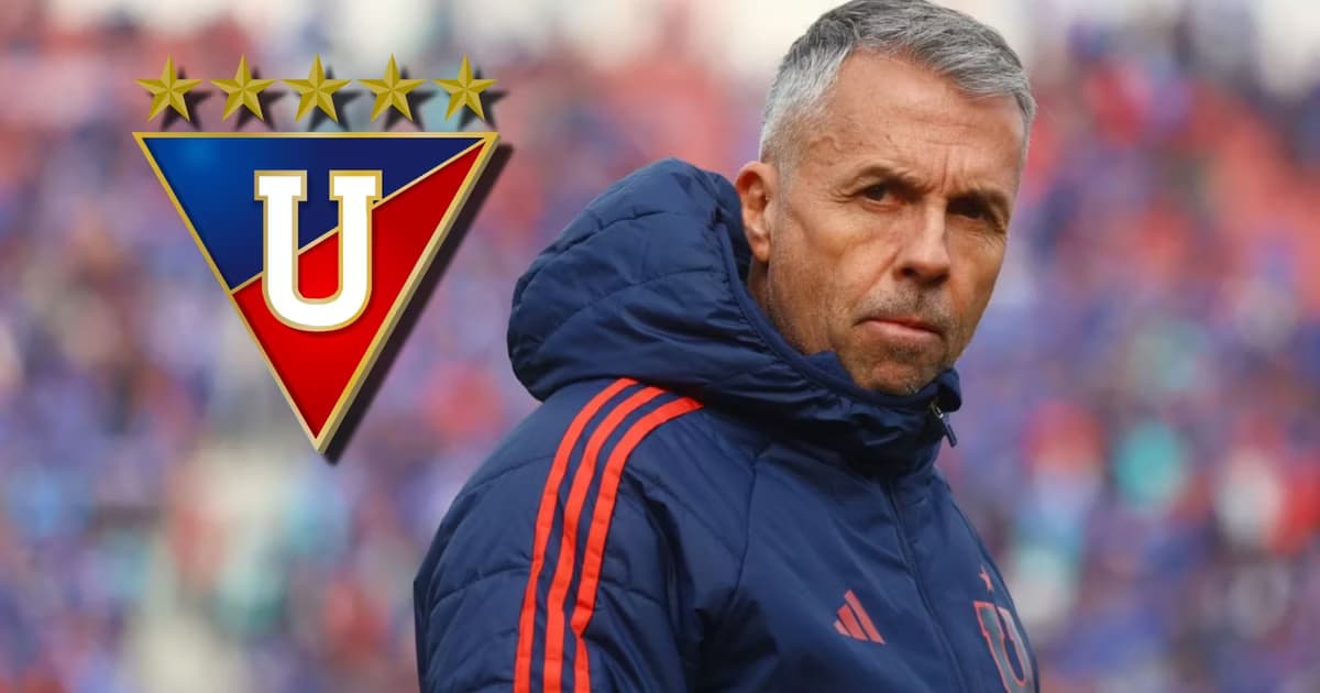 Gustavo Alvarez y el escudo de Liga de Quito