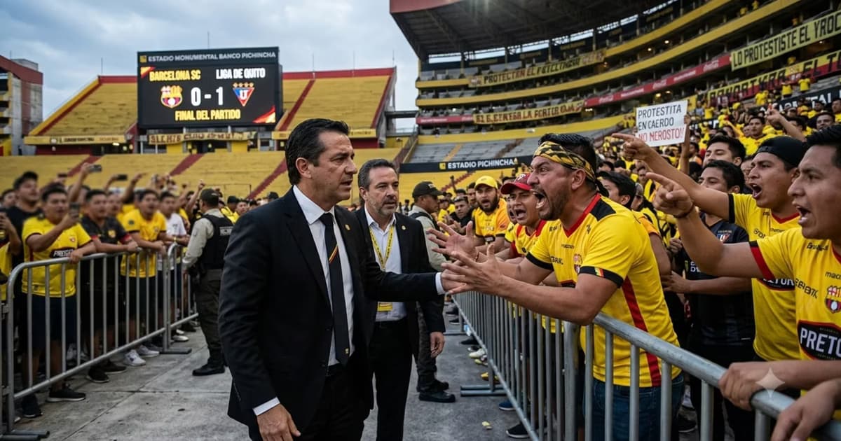 Hinchas de Barcelona SC molestos