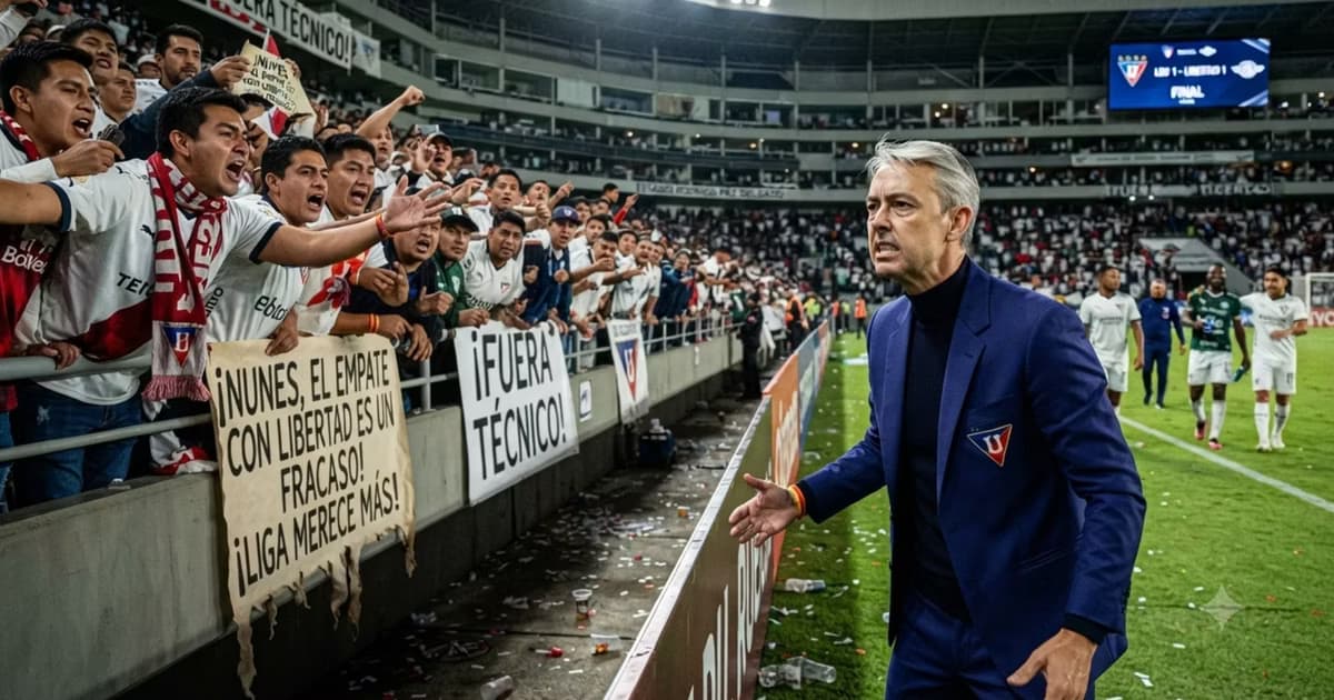 Tiago Nunes y la hinchada de LDU