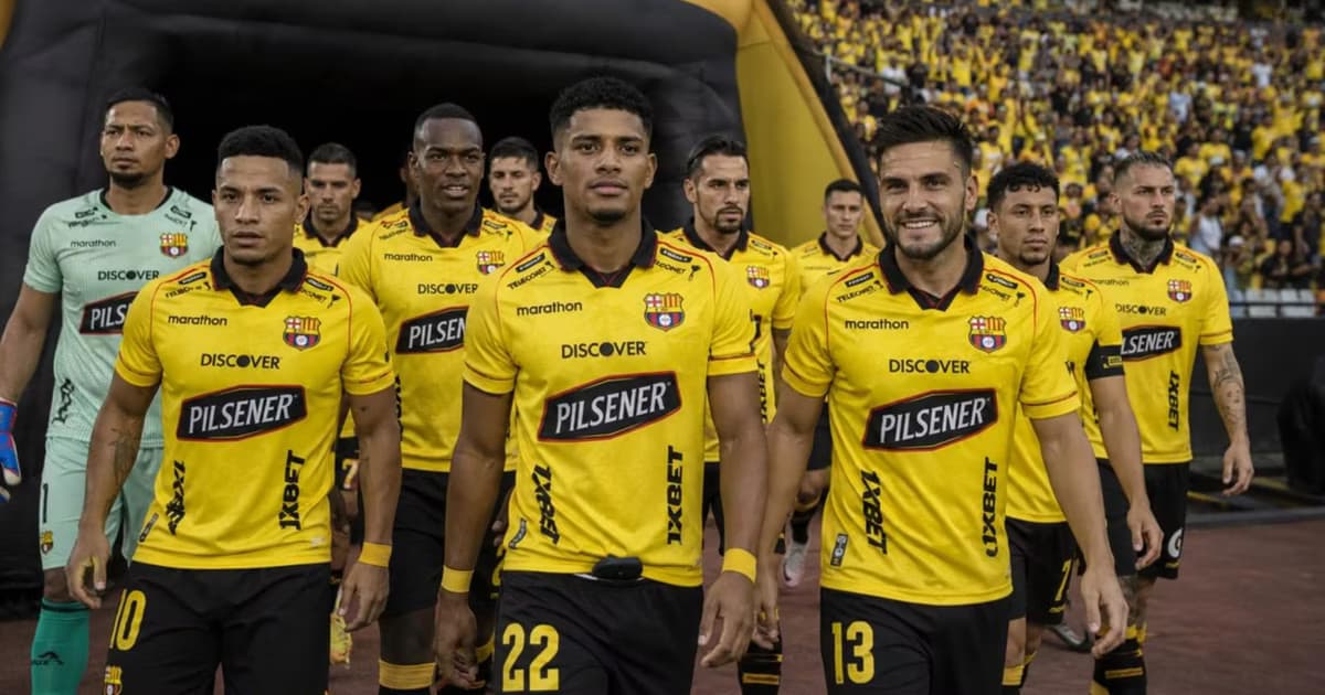 Los jugadores de Barcelona SC saliendo al campo