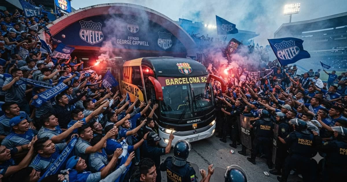 Los hinchas de Emelec y el bus de Barcelona SC