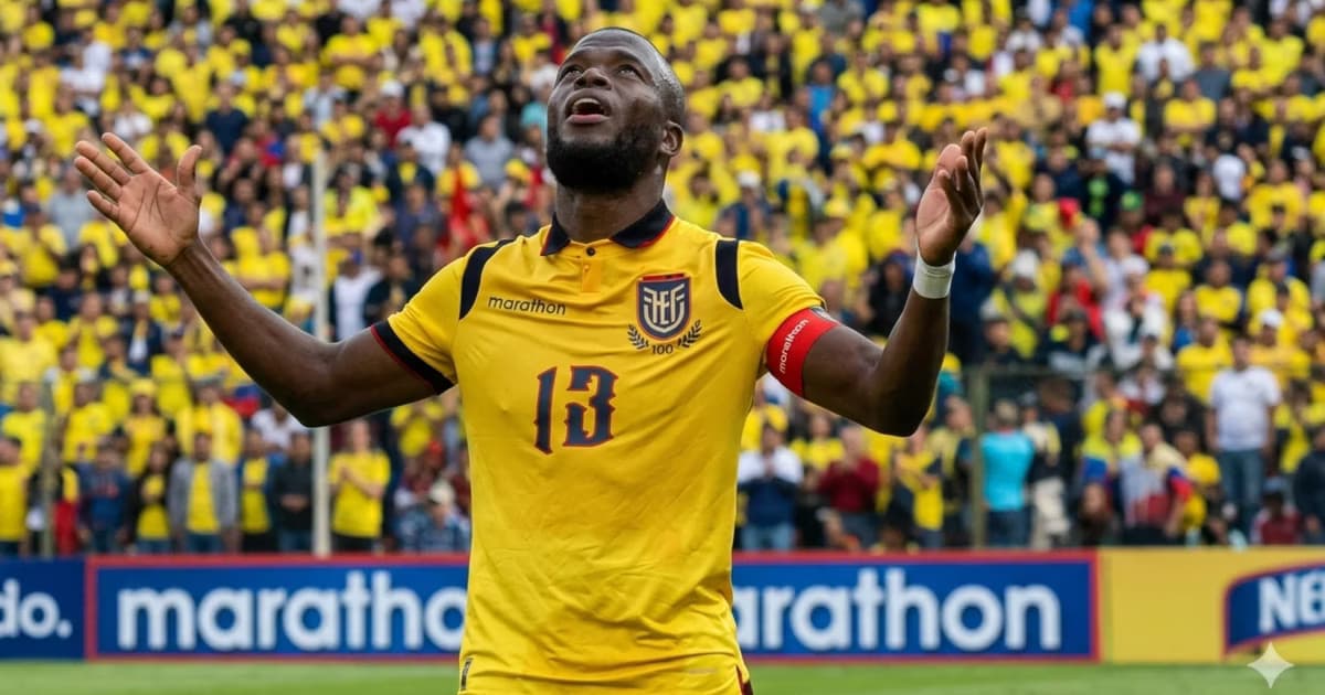 Enner Valencia mirando al cielo