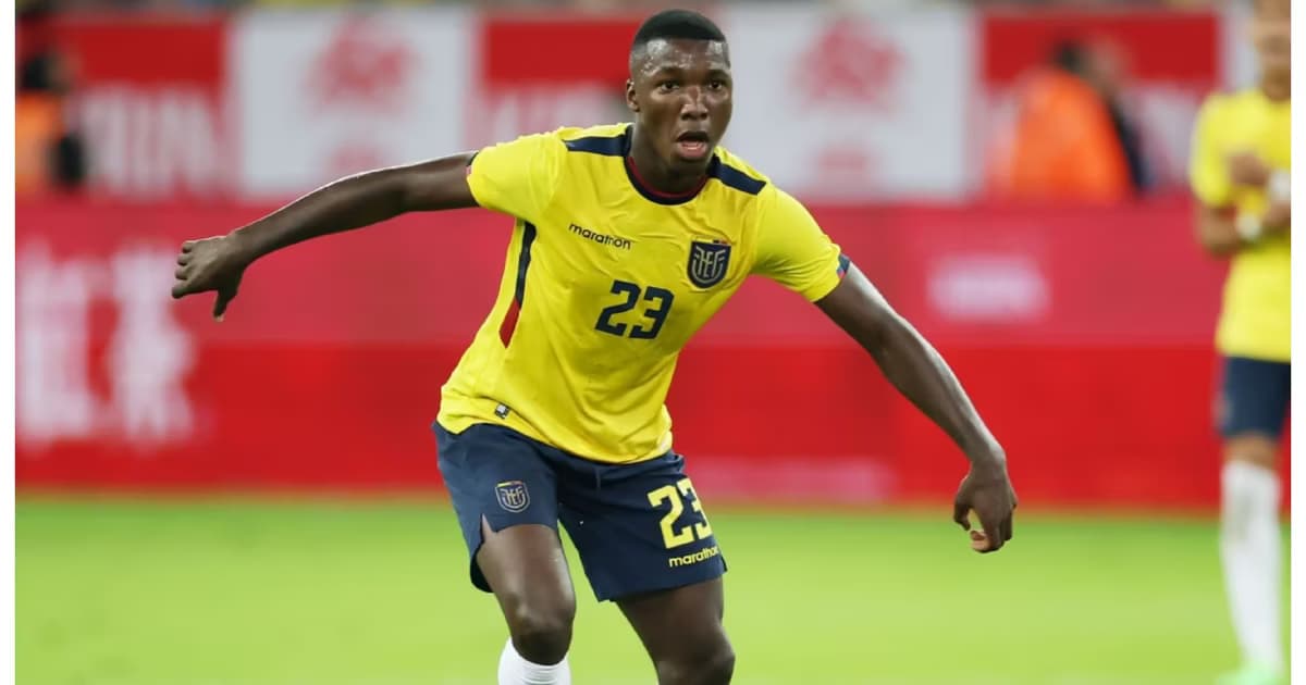 Moisés Caicedo jugando para Ecuador