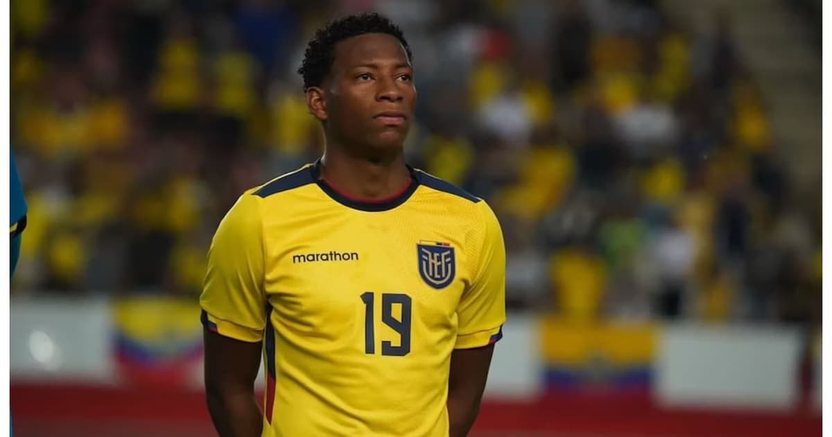 Gonzalo Plata con la camiseta de la selección de Ecuador