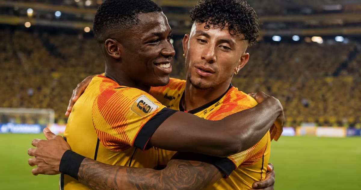 Moisés Caicedo y Joao Rojas