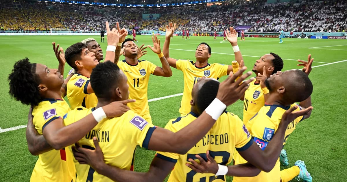 La selección ecuatoriana rezando