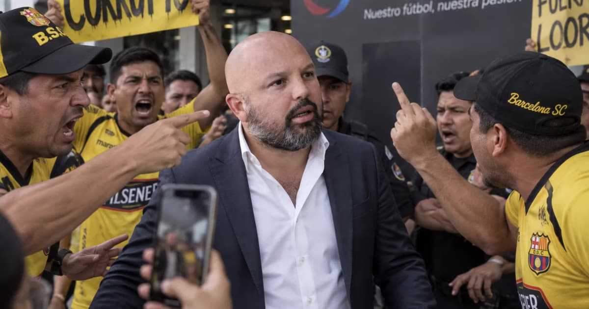 Miguel Angel Loor e hinchas de BSC