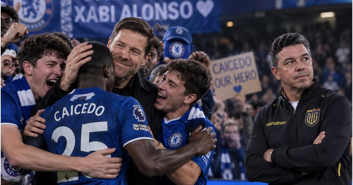 Xabi Alonso abrazando a Moisés Caicedo y Gallardo mirando