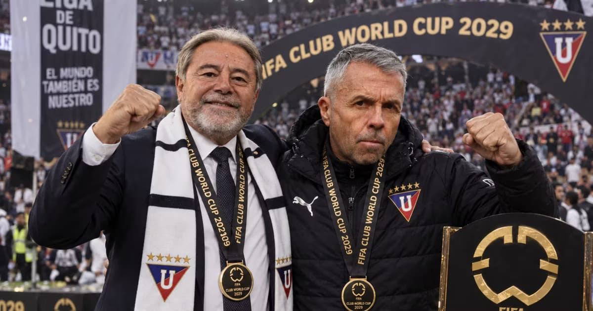 Isaac Alvarez y Gustavo Alvarez celebrando