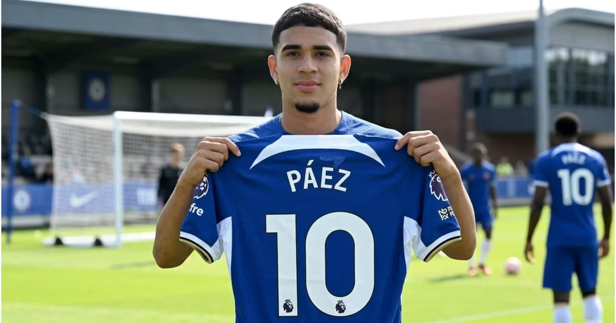Kendry Páez y la camiseta 10 del Chelsea