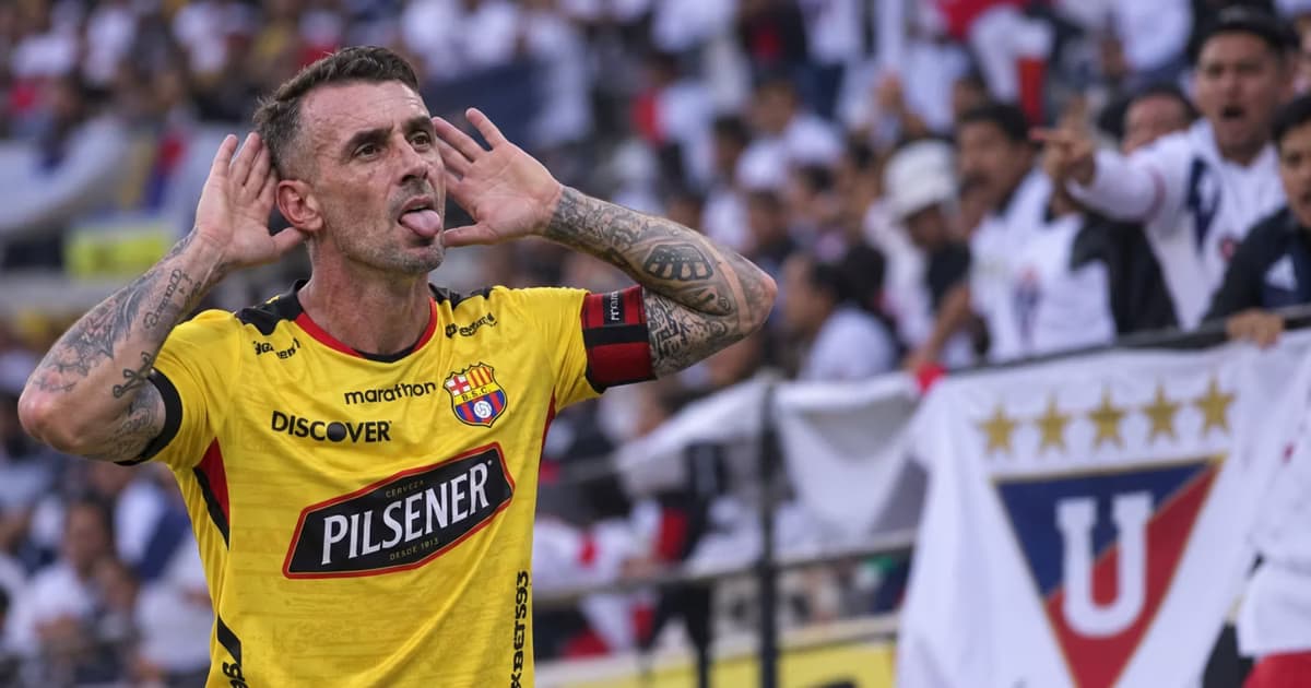 Damián Díaz provocando a LDU