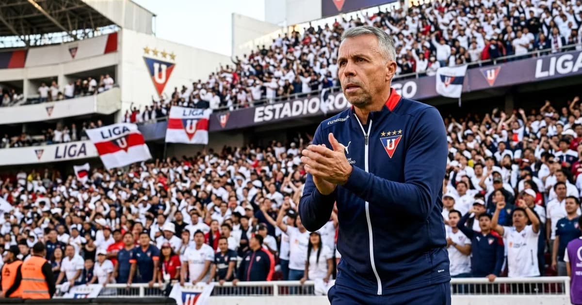 Gustavo Alvarez como DT de LDU