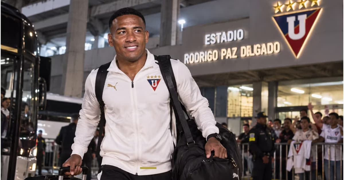 José Carabalí saliendo de LDU