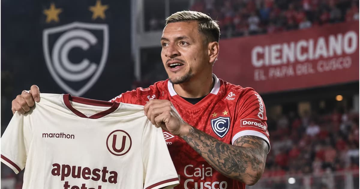 Carlos Garcés con la camiseta de Universitario