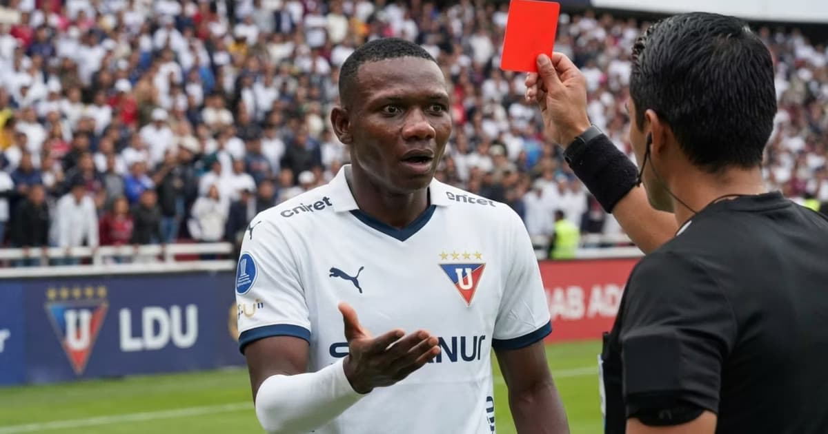 Janner Corozo con la camiseta de LDU