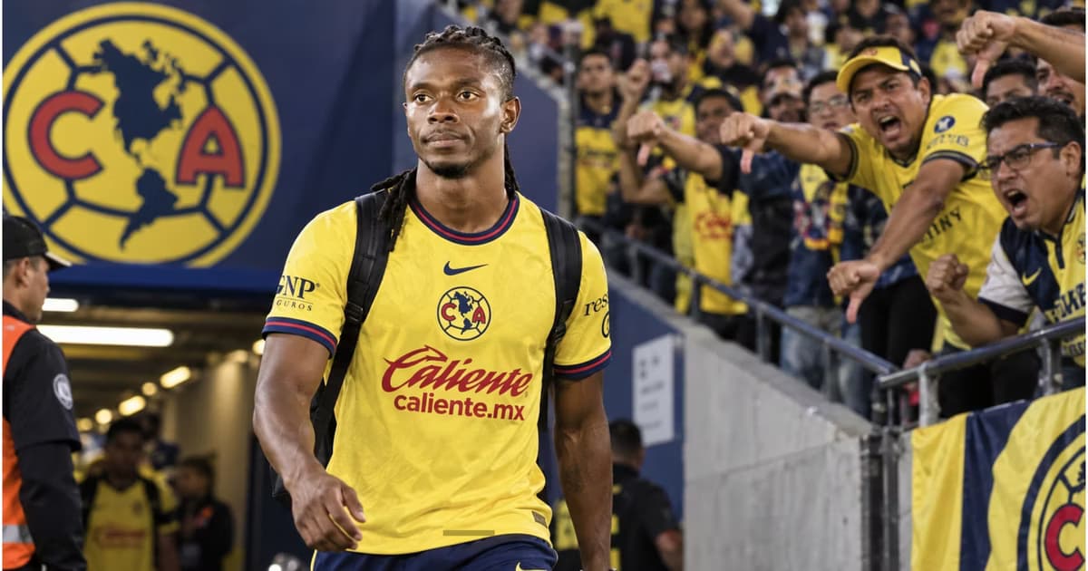 Ricardo Adé como jugador del América
