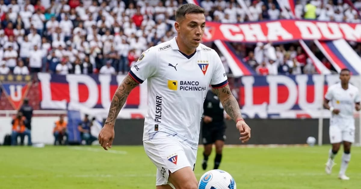 Renzo Saravia con la camiseta de LDU