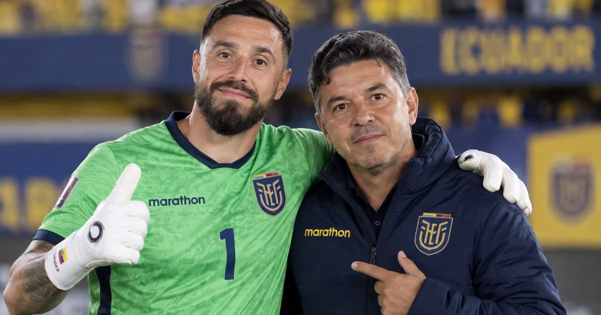 Galíndez abrazándose a Marcelo Gallardo