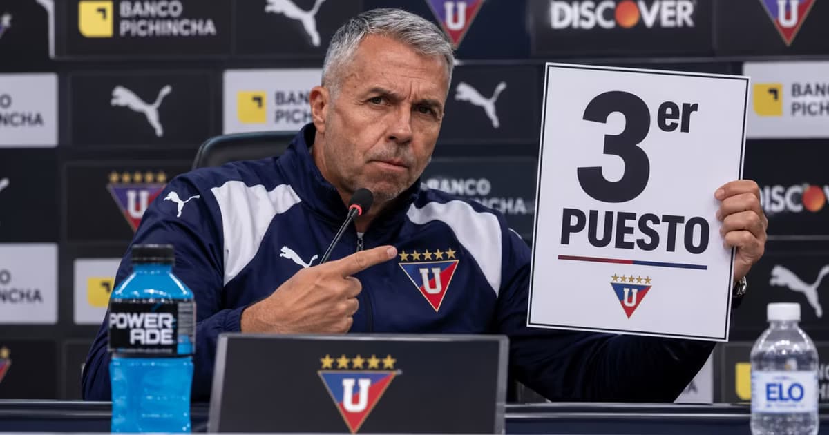 Gustavo Alvarez como DT de Liga de Quito ante los medios