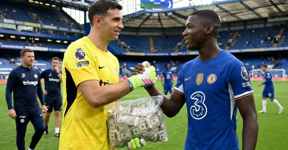 Dibu Martínez y Moisés Caicedo en el Chelsea