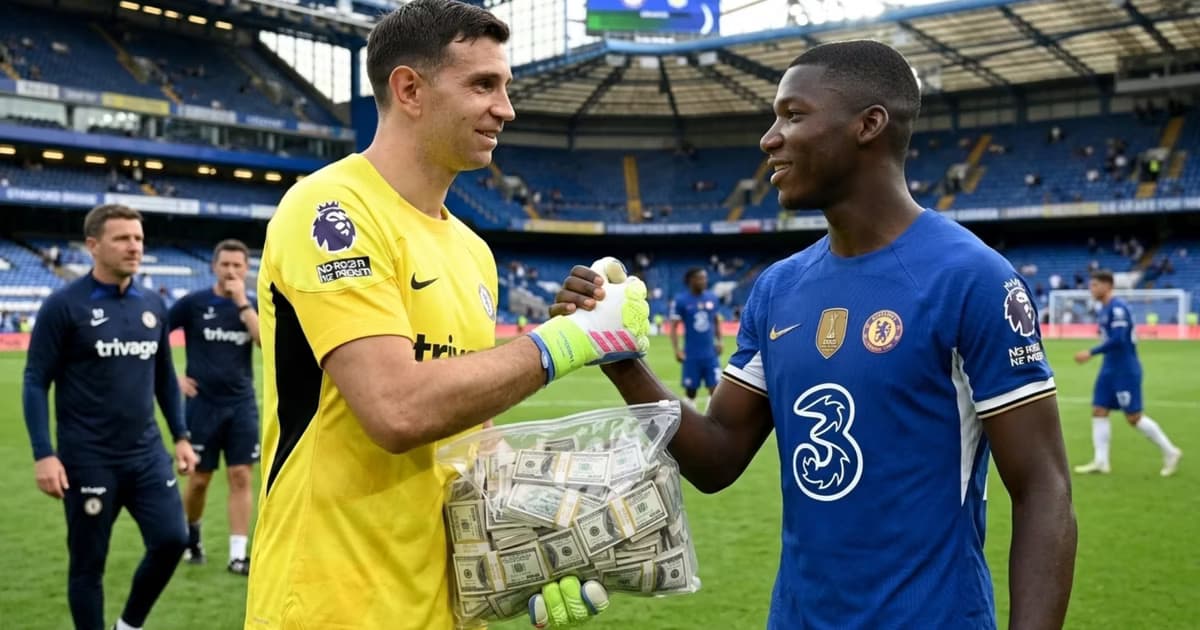 Dibu Martínez y Moisés Caicedo en el Chelsea
