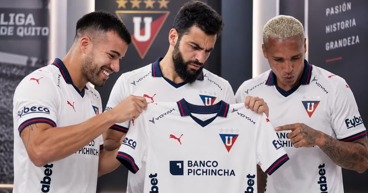 Weigandt, Allala y Deyverson con la nueva camiseta de LDU