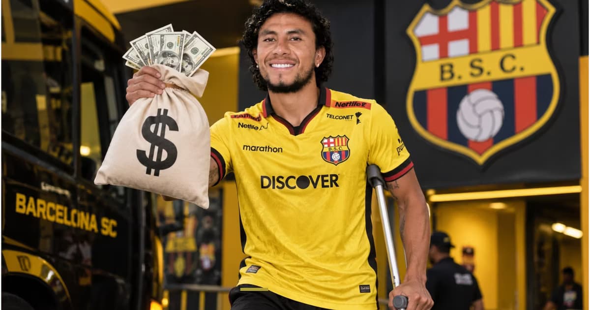 Joao Rojas con la camiseta de Barcelona SC y con mucho dinero