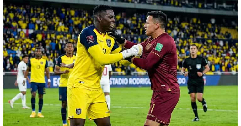 Gonzalo Valle y Moisés Ramírez pueden disputarse el arco en el Ecuador de Gallardo
