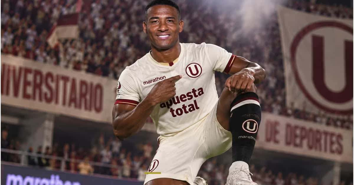 José Carabalí como jugador de Universitario