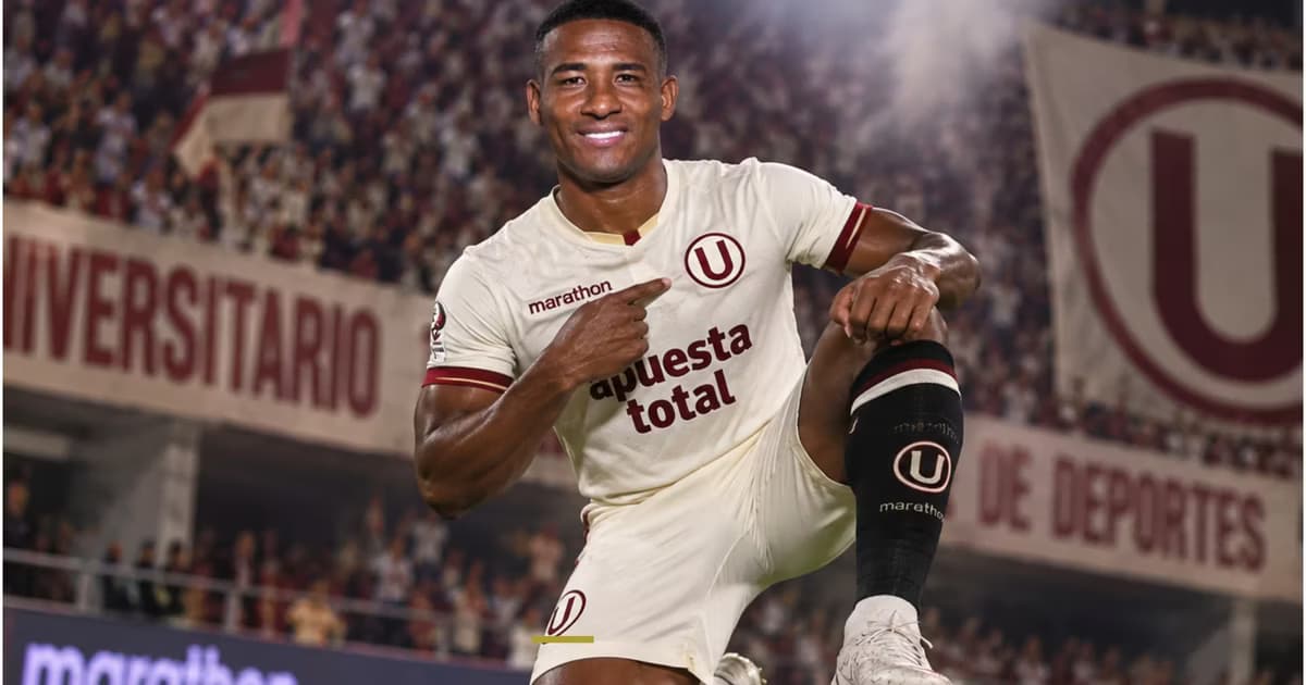 José Carabalí como jugador de Universitario