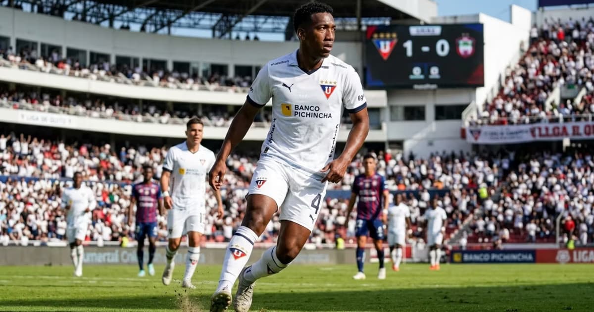 Anthony Landázuri como jugador de LDU