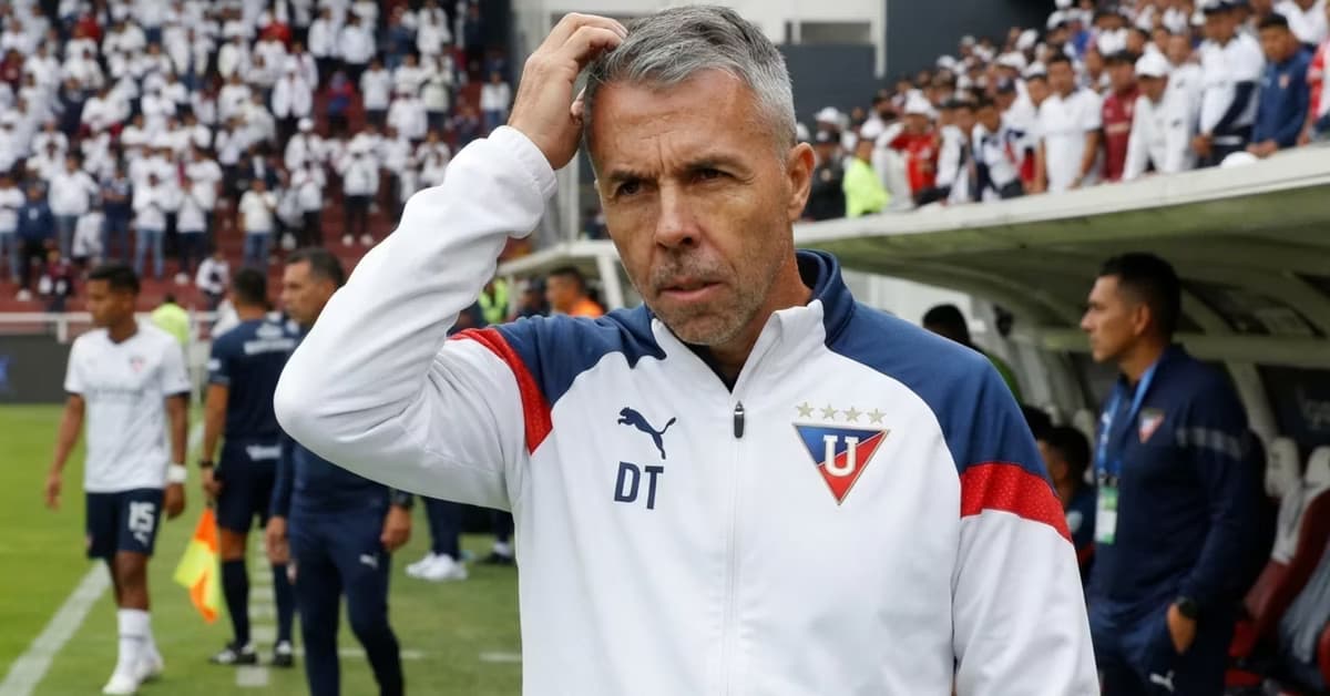 Gustavo Álvarez, bajo críticas en LDU por cuatro decisiones ante Mushuc Runa